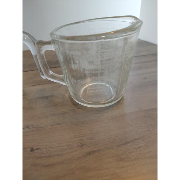 Glasbake (Vintage, D Handle) And Anchor Hocking (Modern) 2 Cup Measuring Cups - Picture 5 of 7